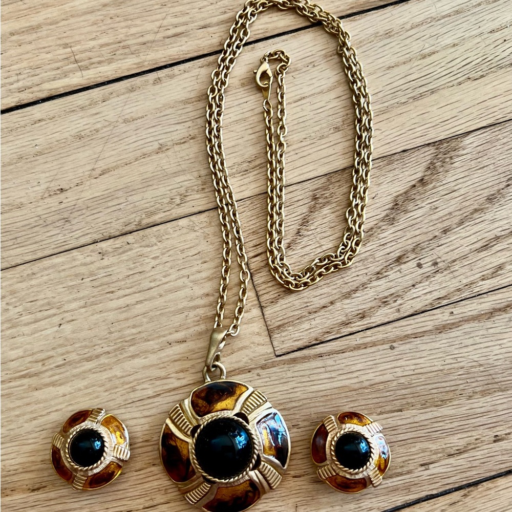 VINTAGE TORTOISE SHELL NECKLACE & CLIP ON EARRING SET